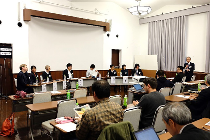 総合討論の様子